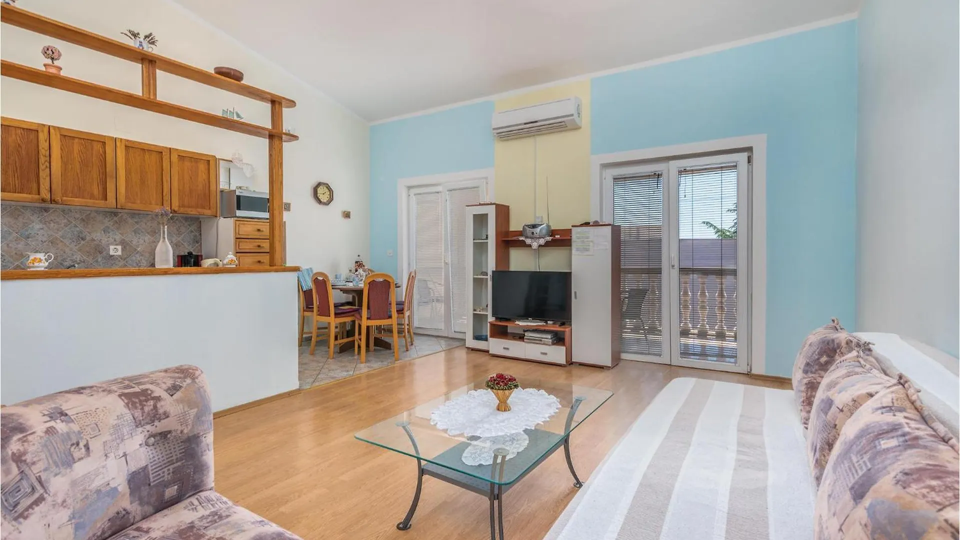 2 Bedroom Amazing Apartment In Pinezici